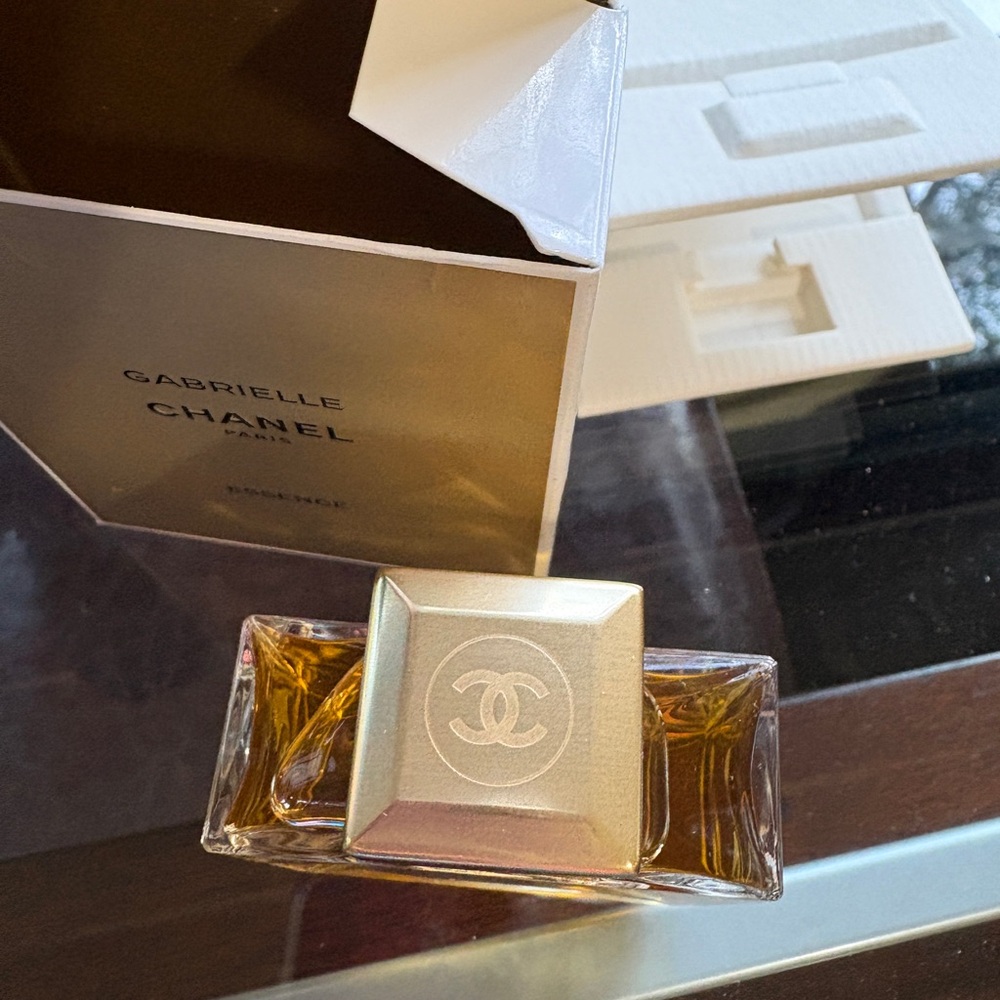 CHANEL Gabrielle Essence - Picture 3 of 10